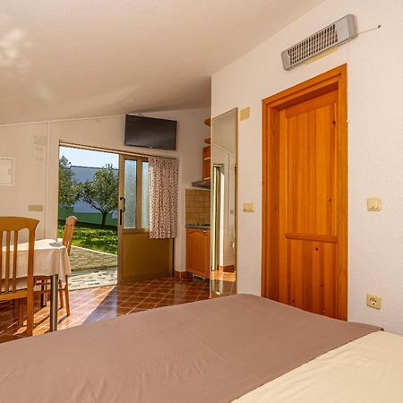 Apartments Francoise ซริกเวนิซา ภายนอก รูปภาพ