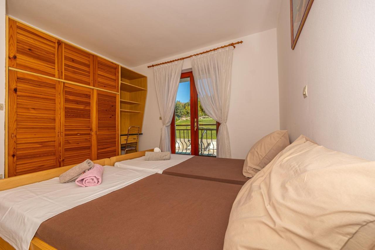 Apartments Francoise ซริกเวนิซา ภายนอก รูปภาพ