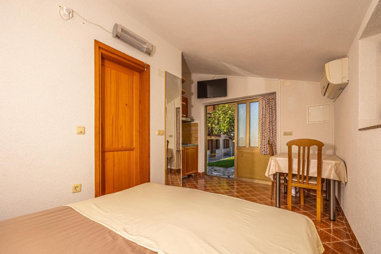 Apartments Francoise ซริกเวนิซา ภายนอก รูปภาพ
