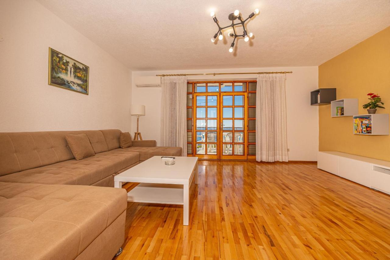 Apartments Francoise ซริกเวนิซา ภายนอก รูปภาพ