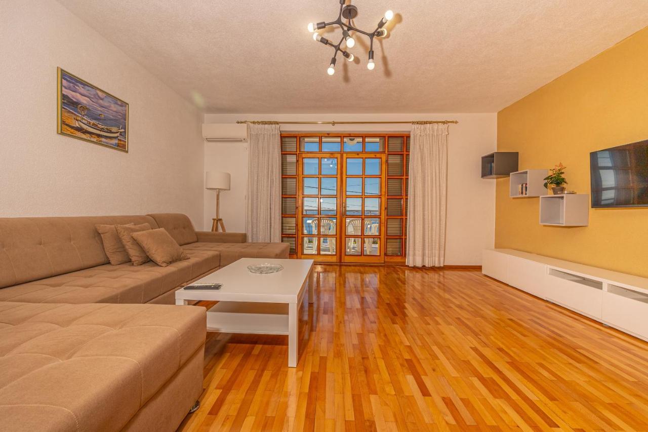 Apartments Francoise ซริกเวนิซา ภายนอก รูปภาพ