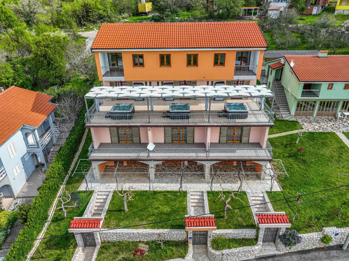 Apartments Francoise ซริกเวนิซา ภายนอก รูปภาพ