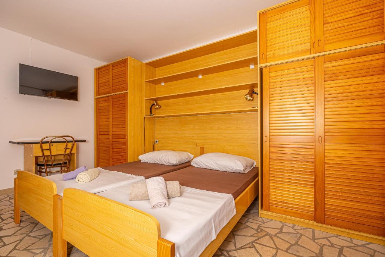 Apartments Francoise ซริกเวนิซา ภายนอก รูปภาพ
