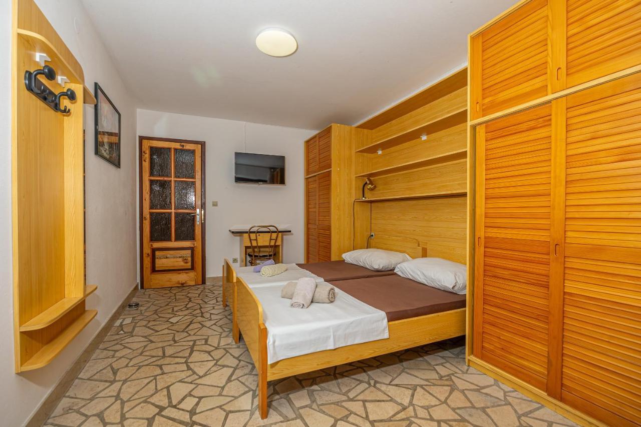 Apartments Francoise ซริกเวนิซา ภายนอก รูปภาพ
