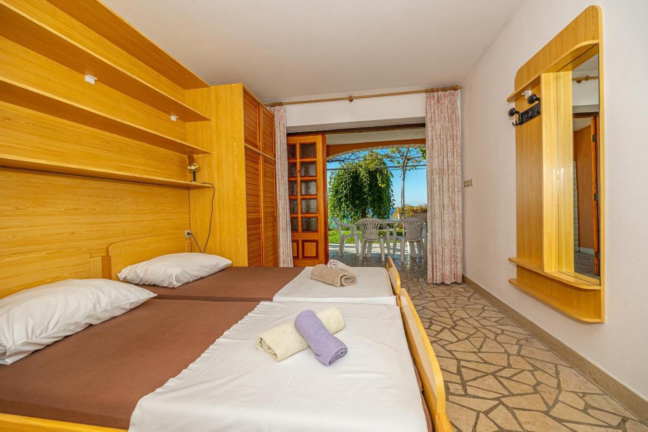 Apartments Francoise ซริกเวนิซา ภายนอก รูปภาพ