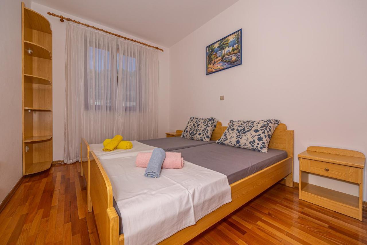 Apartments Francoise ซริกเวนิซา ภายนอก รูปภาพ